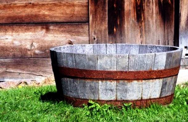 Torture Method Compilation 1. The Tub Known as the punishment of ‘sitting in the tub,’ the convicted person would be placed in a wooden tub with only their head